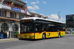 Solaris Elektrobus der Post, auf der Linie 108, wartet am 29.07.2026 an der Haltestelle beim Bahnhof Interlaken Ost.