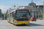 MAN Lions City Hybridbus der Post, auf der Linie 73, �berquert am 08.05.2026 die Seebr�cke in Luzern.