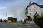 Wetterspiele auf dem Klausenpass: Während das Schächental noch im Nebel liegt, liegt das Hotel Klausenpass bereits in der Sonne.