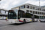 Mercedes Citaro fährt am 05.06.2025 im Auftrag von Postauto auf der Linie 322 zur Haltestelle beim Bahnhof Baden.