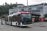 Mercedes eCitaro 108, auf der Linie 2, fährt am 29.09.2025 zur Haltestelle beim Bahnhof Baden.