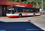 Ein Mercedes-Benz O 530 II der AAGS steht abfahrtbereit an der Haltestelle Schwyz, Bahnhof.
Unterwegs war der Bus auf der Linie 60.507 (AAGS-Linie 7), als Kurs 7040 (Schwyz, Bahnhof - Schwyz, Post).
Aufgenommen am 19.7.2016.