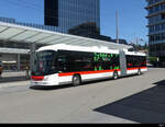 VBSG - Hess Trolleybus Nr.108  SG 467108 unterwegs vor dem Bahnhof in St. Gallen am 12.06.2022