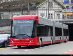 Stadtbus Winterthur - Hess Trolleybus Nr.401 unterwegs auf der Linie 1 bei der zufahrt zu den Bushaltestellen vor dem Bahnhof in Winterthur am 11.02.2024