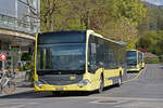 Mercedes Citaro 407 verlässt einen Abstellplatz und fährt zur Haltestelle beim Bahnhof Thun.