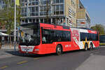 MAN Lions City 149  FC Thun  verlässt am 21.04.2022 als Dienstfahrt die Haltestelle beim Bahnhof Thun.