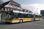 MAN Bus 87, auf der Linie 21, wartet am 13.04.2010 an der Endstation beim Bahnhof Interlaken Ost.