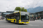 Mercedes Citaro 186 der STI, auf der Entlastungslinie 21, verlässt am 29.07.2025 die Endstation beim Bahnhof Interlaken Ost.