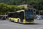 Mercedes Citaro 175, auf der Entlastungslinie 21, fährt am 04.08.2025 zur Endstation beim Bahnhof Interlaken Ost.