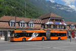 Mercedes Citaro 171 mit der Werbung f�r den Sanit�r Krebs, auf der Linie 21, wartet am 28.05.2026 an der Endstation beim Bahnhof Interlaken Ost.