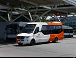 tpg - Mercedes Sprinter City  Nr.2049  GE  962858 bei der Haltestelle vor dem Flughafen in Genf am 27.06.2020
