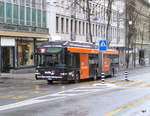 tpf - Trolleybus 516 unterwegs in der Stadt Freiburg am 11.11.2017