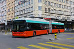 Hess Trolleybus 59, auf der Linie 1, fährt am 09.09.2022 zur Haltestelle beim Bahnhof Biel.