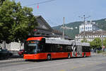 Hess Trolleybus 94, auf der Linie 3, bedient am 08.06.2026 die Haltestelle beim Bahnhof Biel.