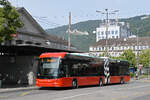 Hess Trolleybus 99, auf der Linie3, bedient am 08.06.2026 die Haltestelle beim Bahnhof Biel.