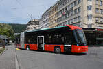Hess Elektrobus 201, auf der Linie 9, verl�sst am 08.06.2026 die Haltestelle beim Bahnhof Biel.