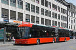 Hess Elektrobus 201, auf der Linie 9, bedient am 08.06.2026 die Haltestelle beim Guisanplatz.