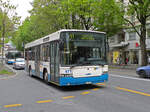 Hess Bus 571, auf der Linie 11, fährt am 04.05.2010 durch die Pilatusstrasse.