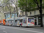 Hess Trolleybus 224, auf der Linie 8, fährt am 04.05.2010 durch die Pilatusstrasse.