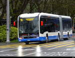 VBL - Mercedes e Citaro Nr.502  LU 15019 in Luzern unterwegs auf der Linie 19 bei Regen vor dem Bahnhof am 01.04.2024