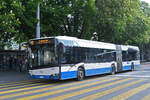 Solaris Bus 104, auf der Linie 19, verl�sst am 08.05.2026 die Haltestelle beim Bahnhof Luzern.