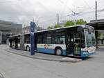 Mercedes Citaro 149, auf der Linie 12, wartet am 04.05.2010 an der Haltestelle beim Bahnhof Luzern.