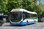 Volvo Hybridbus 78, auf der Linie 21, verl�sst am 08.05.2026 die Haltestelle beim Bahnhof Luzern.