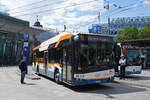 Solaris Elektrobus 351, auf der Linie 10, verl�sst am 08.05.2026 die Haltestelle beim Bahnhof Luzern.