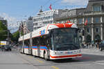 Hess Doppelgelenk Trolleybus 416, auf der Linie 1, �berquert am 08.05.2026 die Seebr�cke in Luzern.