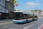 Hess Trolleybus 224, auf der Linie 4, verl�sst am 08.05.2026 die Haltestelle beim Bahnhof Luzern.