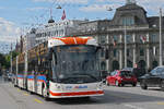 Hess Doppelgelenk Trolleybus 234, auf der Linie 8, �berquert am 08.05.2026 die Seebr�cke in Luzern.