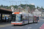 Hess Doppelgelenk Trolleybus 237, auf der Linie 2, verl�sst am 08.05.2026 die Haltestelle beim Bahnhof Luzern.