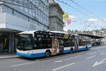 Hess Trolleybus 220, auf der Linie 7, bedient am 08.05.2026 die Haltestelle beim Bahnhof Luzern.