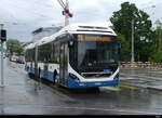 VBZ - Volvo 7900 Hybrid  Nr.445 unterwegs auf der Linie 75 in Zürich Seebach am 13.05.2023