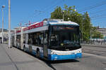 Hess Doppelgelenk Trolleybus 79, auf der Linie 31, �berquert am 24.07.2026 die Bahnhofbr�cke in Z�rich.