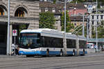 Hess Doppelgelenk Trolleybus 89, auf der Linie 31, f�hrt am 24.07.2026 zur Haltestelle beim Bahnhofplatz in Z�rich.
