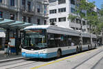 Hess Doppelgelenk Trolleybus 89, auf der Linie 31, bedient am 24.07.2026 die Haltestelle beim L�wenplatz in Z�rich.