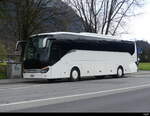 Reisebus - Scania abgestellt auf einem Parkplatz in Interlaken am 22.04.2023