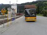 Postbus Setra Bahnhof Grüsch 25.06.11  im Hintergrund Regioexpress nach Scuol-Tarasp mit RhB Ge 6/6 II 705