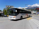 Theytat - Setra  VS 11002 bei der zufahrt zu dem Postautohaltestellen vor dem Bahnhof in Sion am 05.05.2017