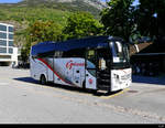 Kleiner Mercedes Reisebus beim Bahnhof in Brig am 01.06.2019