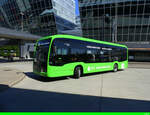VBG - Mercedes eCitaro Nr.20  ZH27119 bei der zufahrt zu den Haltestellen in Zürich Flughafen am 05.09.2021
