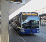 VZO - Mercedes Citaro Nr. 142 beim Bahnhof Uster am 23.2.19. Dieser Citaro ersetzt bei den VZO zusammen mit zehn weiteren neuen Fahrzeugen, die elf Gelenkbusse von 2005. Die Wagen Nr. 52 und Nr. 25 sind momentan aber nach wie vor im Einsatz. 