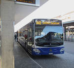 VZO - Mercedes Citaro Nr. 142 beim Bahnhof Uster am 23.2.19. Dieser Citaro ersetzt bei den VZO zusammen mit zehn weiteren neuen Fahrzeugen, die elf Gelenkbusse von 2005. Die Wagen Nr. 52 und Nr. 25 sind momentan aber nach wie vor im Einsatz.