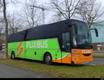 Flixbus - VanHool aus Frankreich abgestellt auf einem Parkplatz vor dem Eisstadion in Bern am 27.01.2024