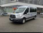 Ford Transit Schulbus abgestellt vor einem Einkaufs Center in Biel am 10.12.2025