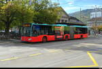VB Biel  - Mercedes Citaro Nr.165 unterwegs auf der Linie 2 bei den Haltestellen vor dem Bahnhof Biel am 14.10.2026