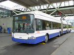 TPG - Trolleybus Nr.785 unterwegs auf der Line 10 bei der Haltestelle vor dem Flughafen in Genf am 01.05.2016