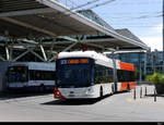 tpg - Hess Tosa Bus Nr.1279 GE 961720 bei der Haltestelle vor dem Flughafen in Genf am 27.06.2020