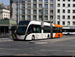 tpg - VanHool Trolleybus Nr.1624 bei der Haltestelle vor dem Bahnhof in Genf am 27.06.2020